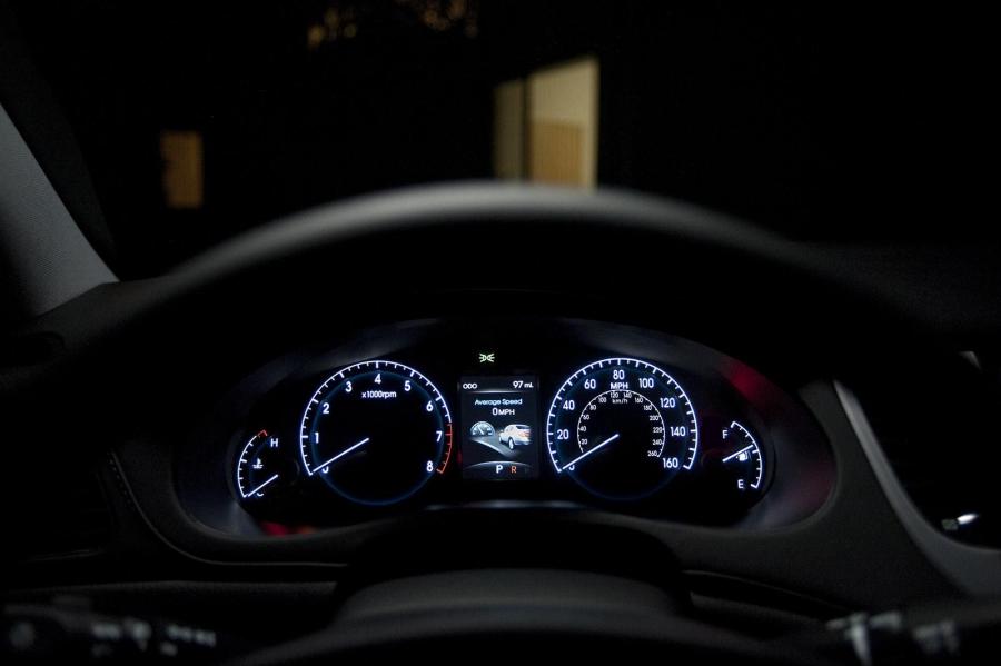  Hyundai Genesis 2012 года  (фото 43 из 73)